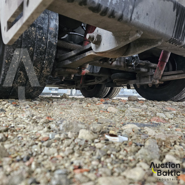 Renault D Wide + LOHR