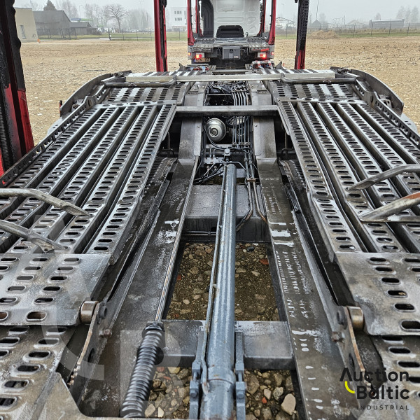 Renault D Wide + LOHR