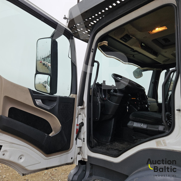 Mercedes-Benz Actros + Lohr