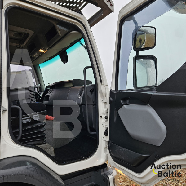 Renault D Wide + Lohr Eurolohr 200