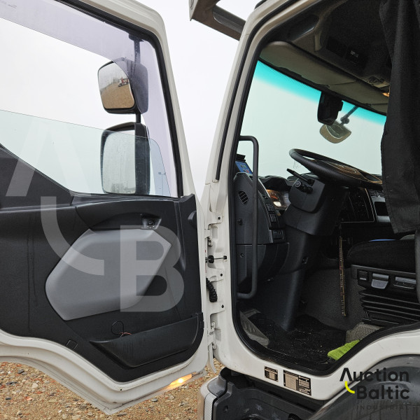 Renault D Wide + Lohr Eurolohr 200