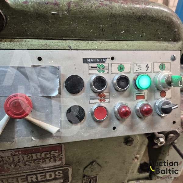 Wood milling machine