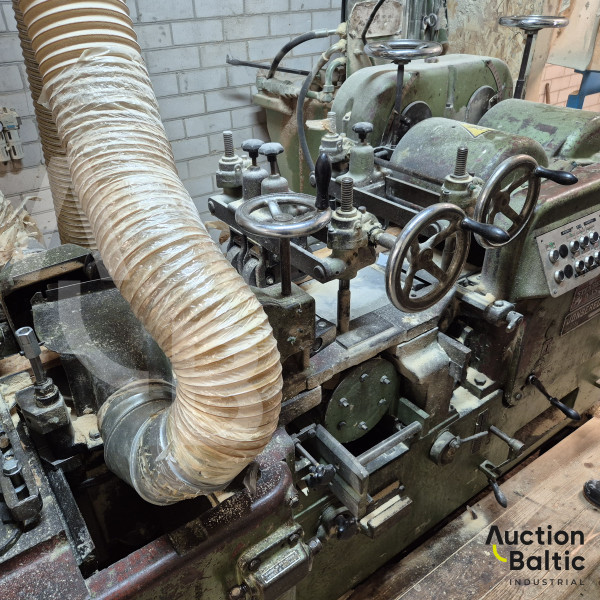 Wood milling machine