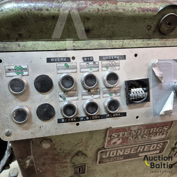 Wood milling machine