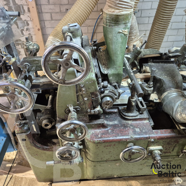 Wood milling machine