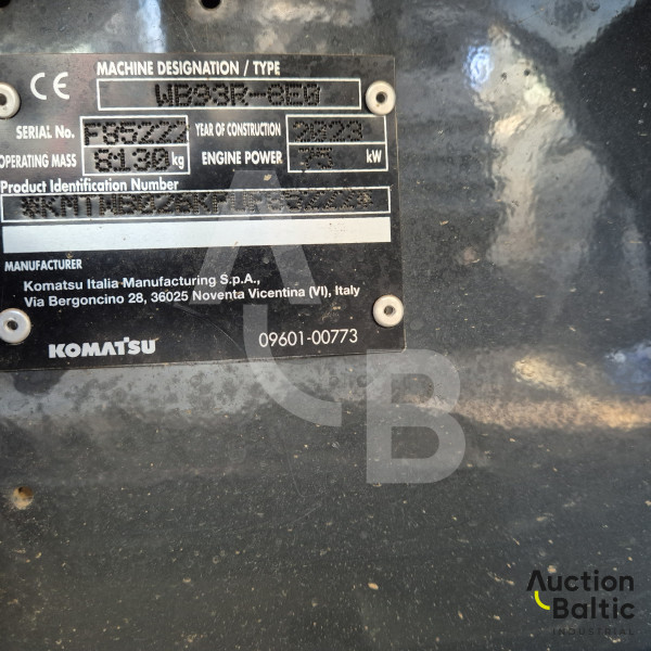 Komatsu WB93R-8EO