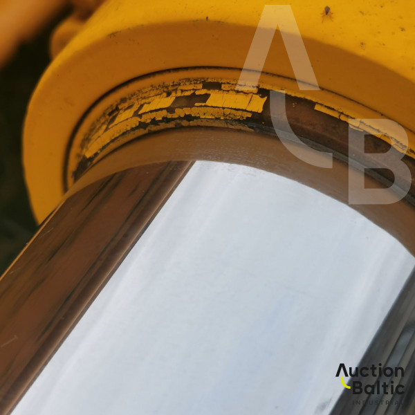 JCB 220LC excavator boom