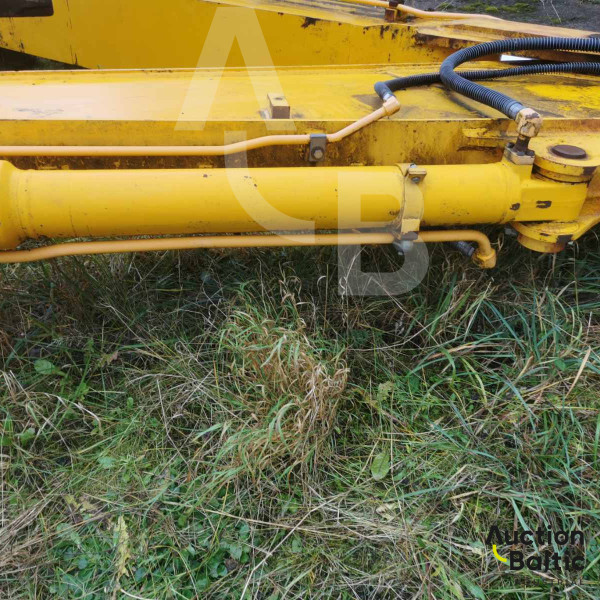 JCB 220LC excavator boom