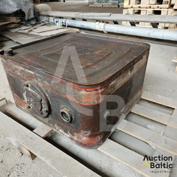 Hydraulic oil tank