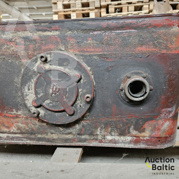 Hydraulic oil tank