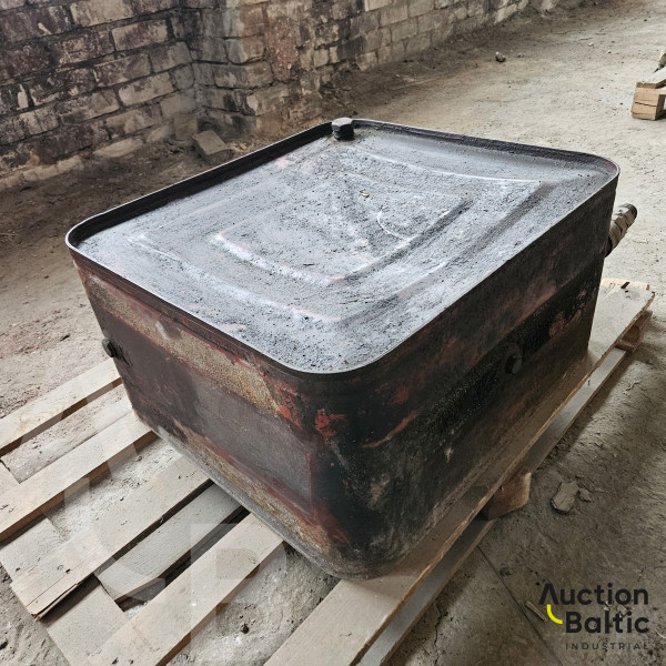Hydraulic oil tank