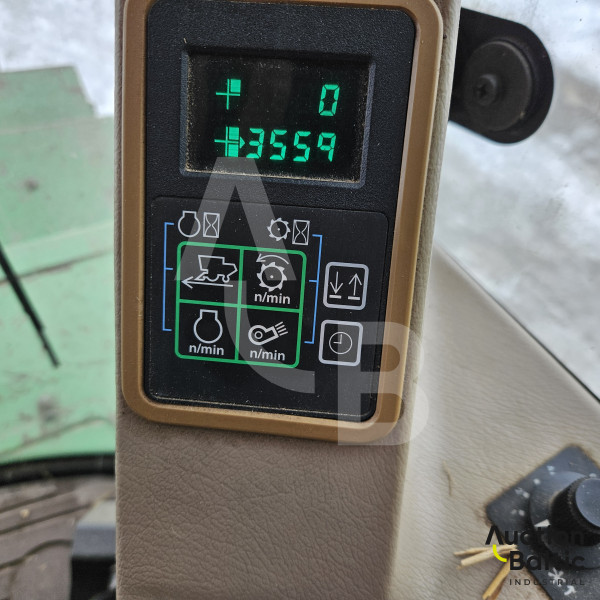 John Deere 2266