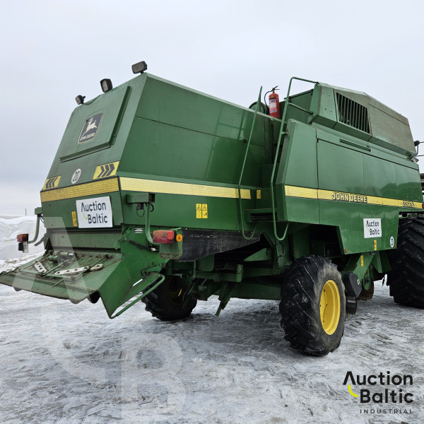 John Deere 2266