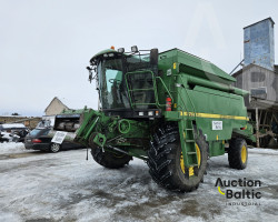 John Deere 2266