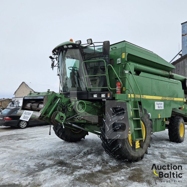 John Deere 2266