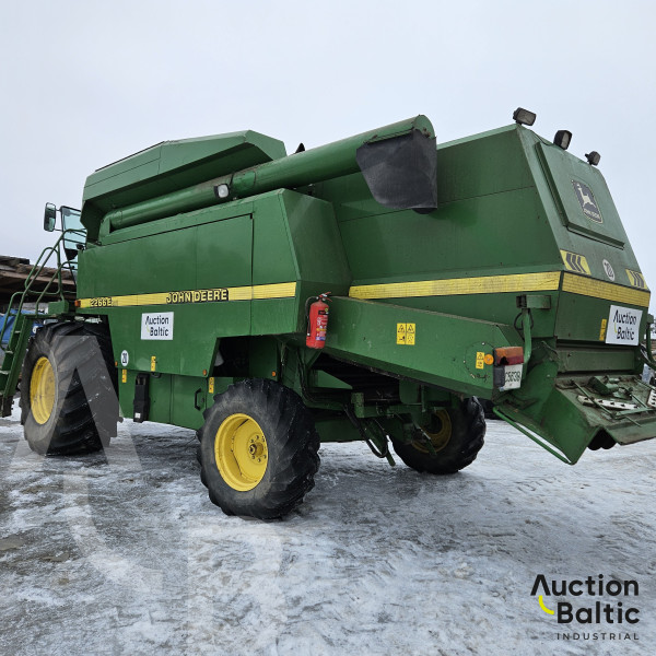 John Deere 2266