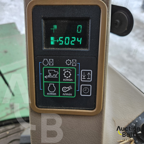 John Deere 2266