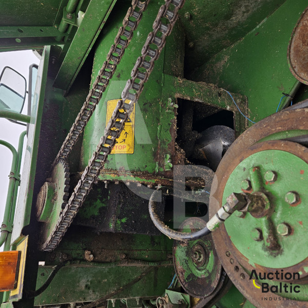 John Deere 2266
