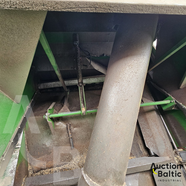 John Deere 2266