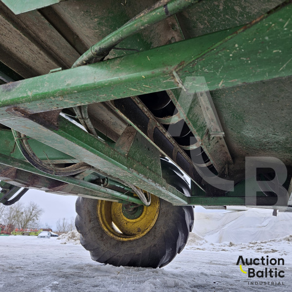 John Deere 2266