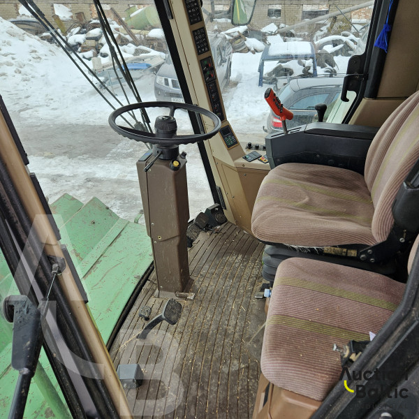 John Deere 2266