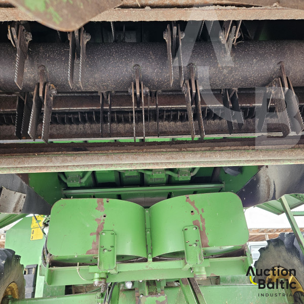 John Deere 2266