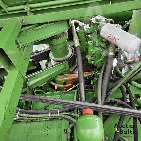 John Deere 2266