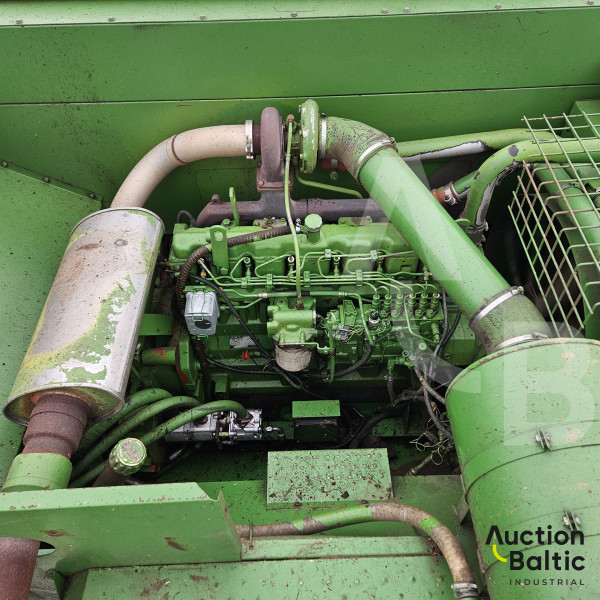 John Deere 2266