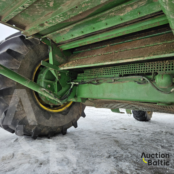 John Deere 2266