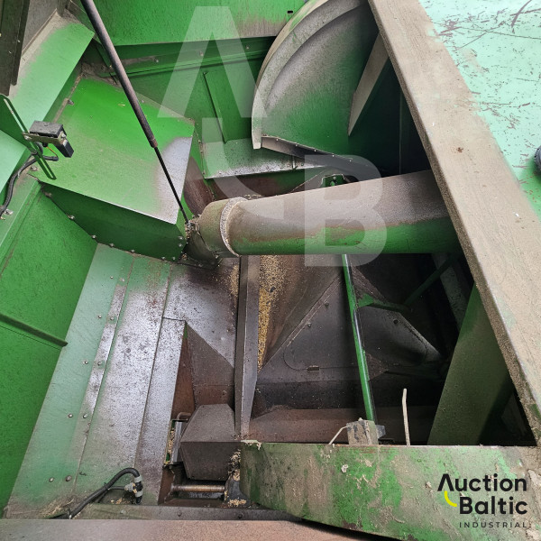 John Deere 2266