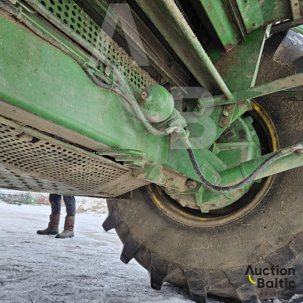 John Deere 2266