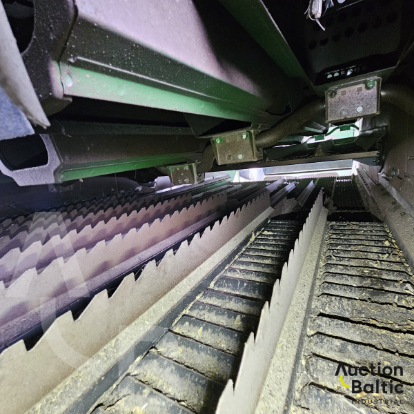 John Deere 2266