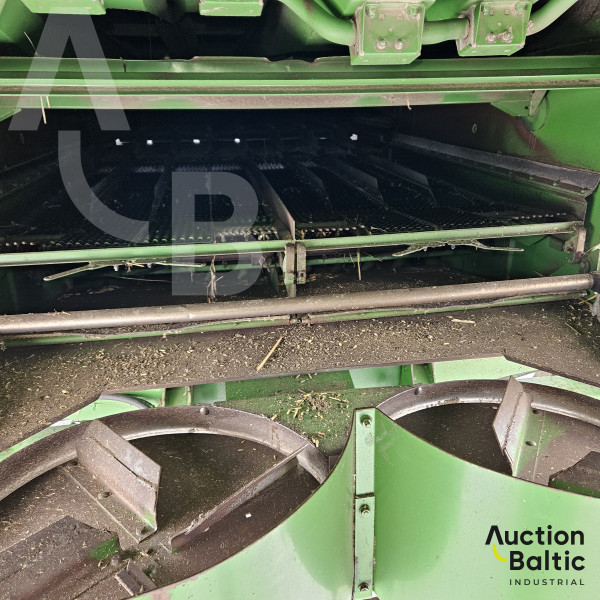 John Deere 2266