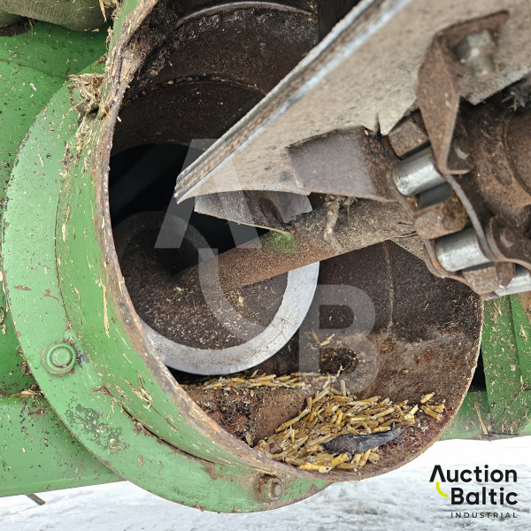 John Deere 2266