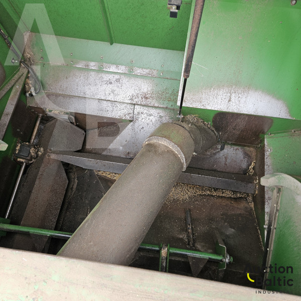 John Deere 2266