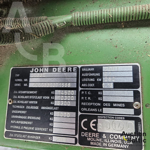 John Deere 2266