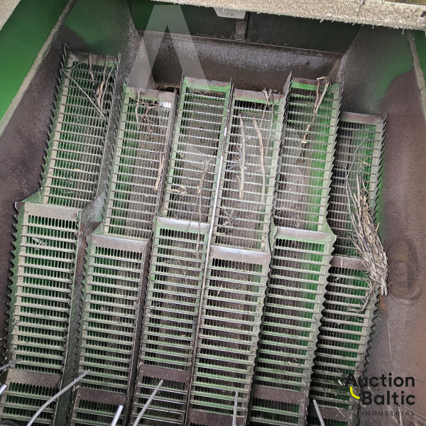 John Deere 2266