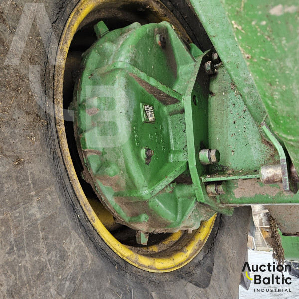 John Deere 2266