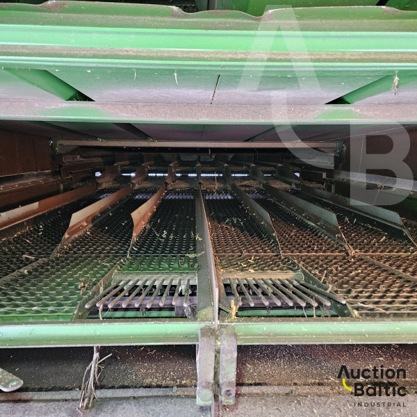 John Deere 2266