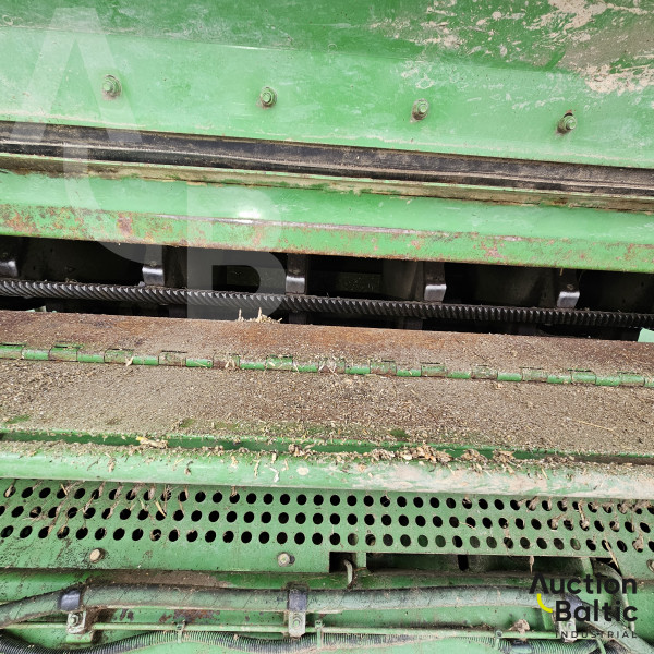John Deere 2266