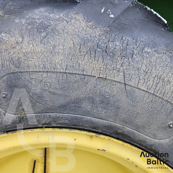 John Deere 2266