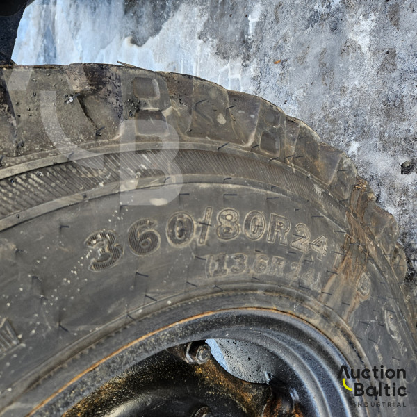 Case IH JX 80 + Stoll Robust F10