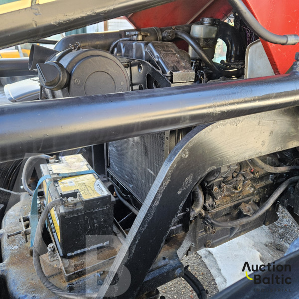 Case IH JX 80 + Stoll Robust F10