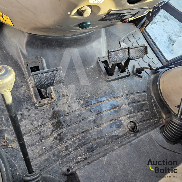 Case IH JX 80 + Stoll Robust F10