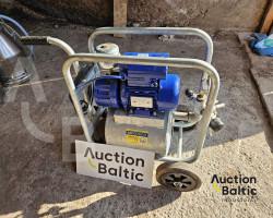 Cow milking machine