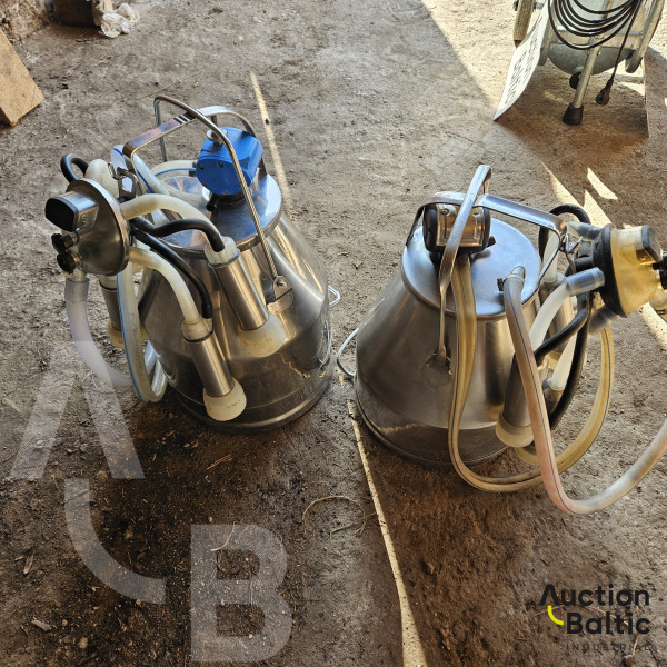 Cow milking machine