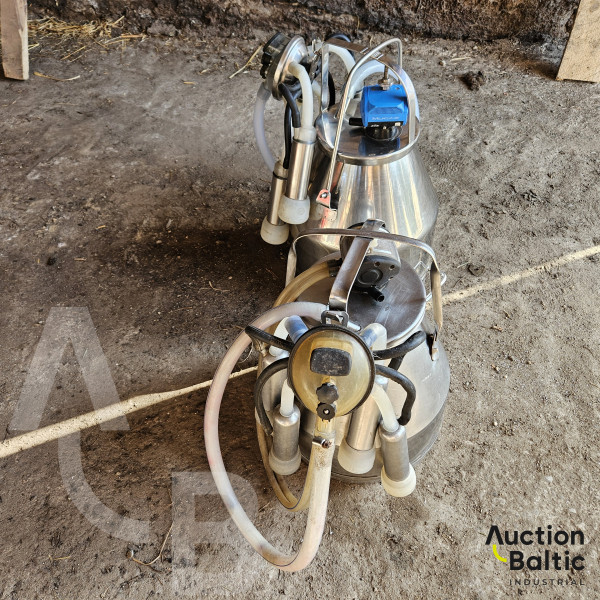 Cow milking machine