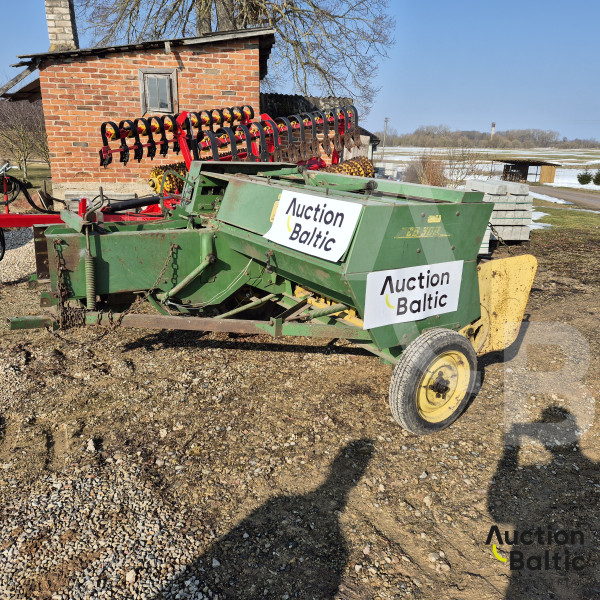 John Deere CB 300