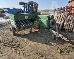 John Deere CB 300