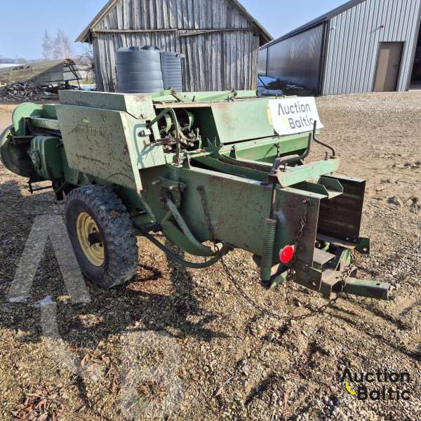 John Deere CB 300
